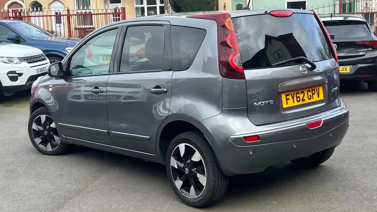 Używany Nissan Note N-TEC 90 KM (66 kW) 2012 Szary Hatchback