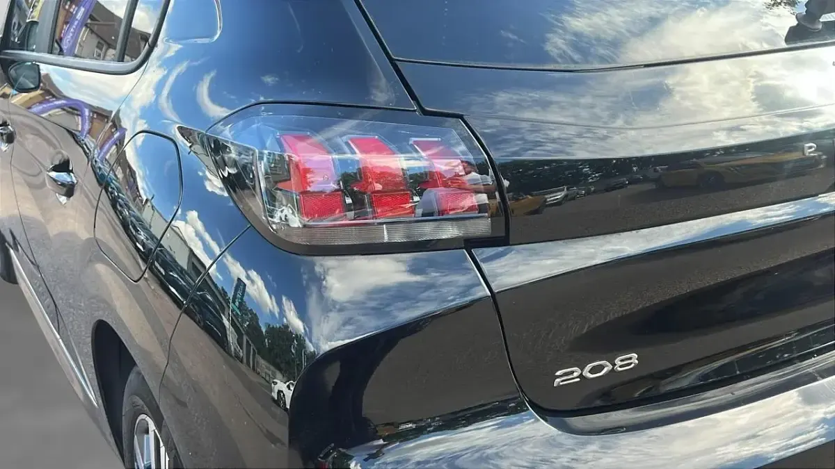 Used Peugeot 208 Active+ 99 HP (72 kW) 2023 Black Hatchback