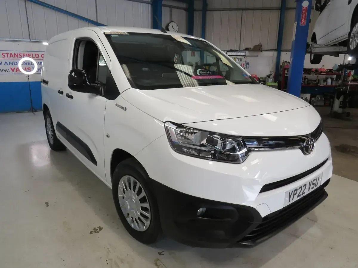Used Toyota Proace 98 kW (134 HP) 2022 White MPV