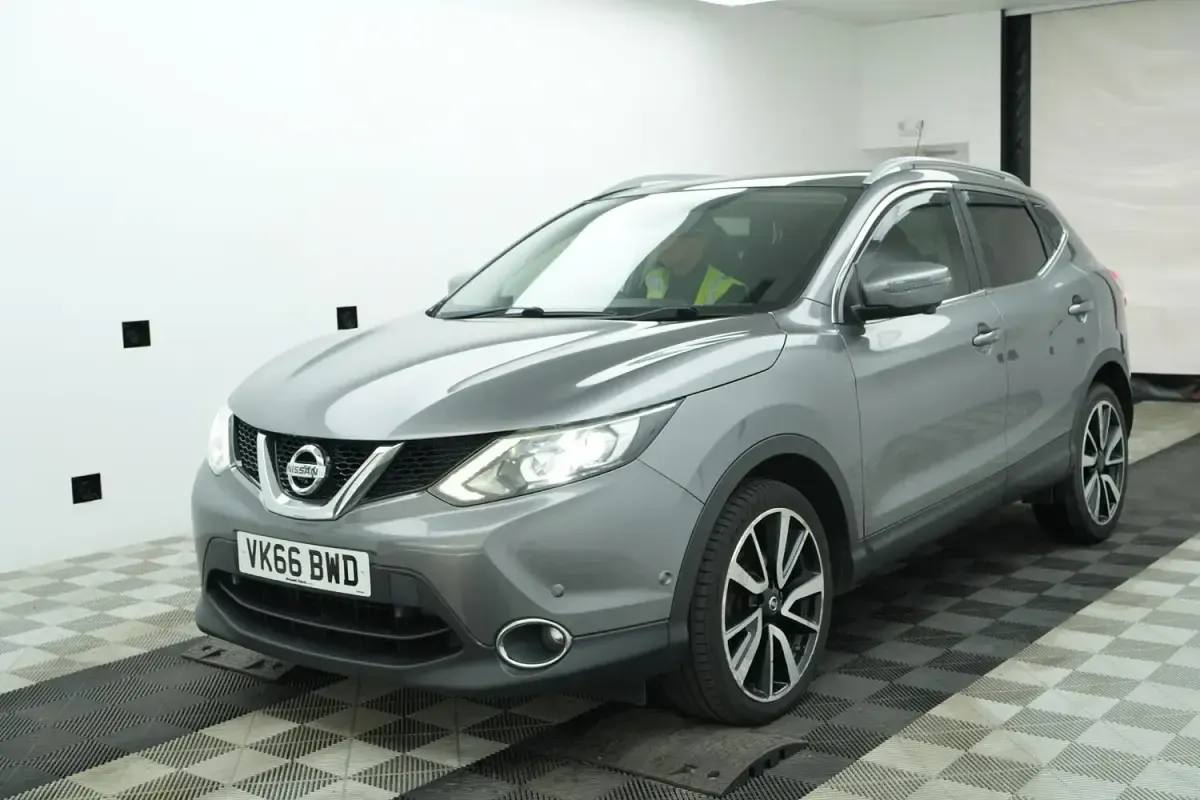 Used Nissan Qashqai Tekna 130 HP (95 kW) 2016 Grey SUV