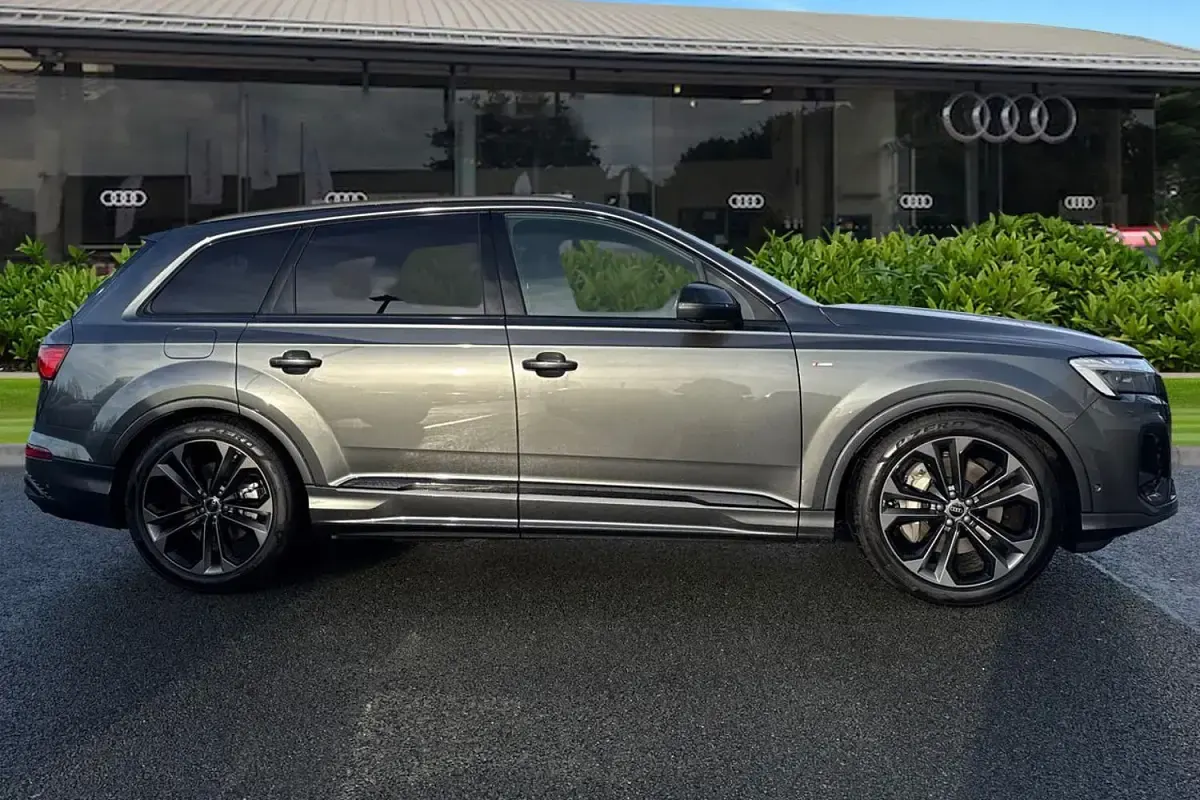 Ny Audi Q7 Black Edition 2025 Grå SUV