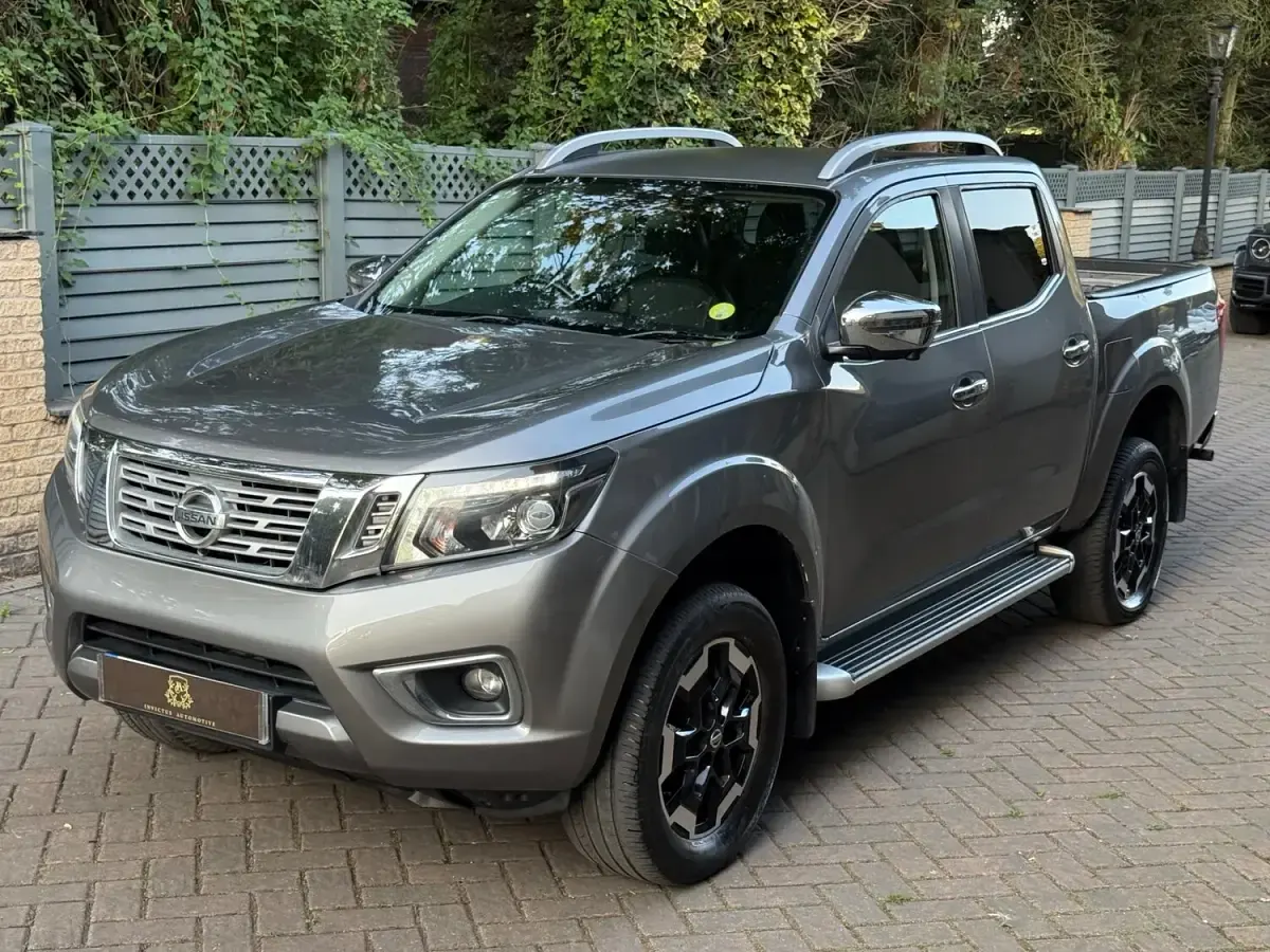 Used Nissan Navara Tekna 190 HP (139 kW) 2019 Grey Pickup