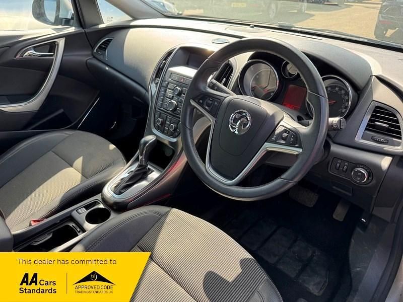 Usado Vauxhall Astra 2011 Plateado Familiar