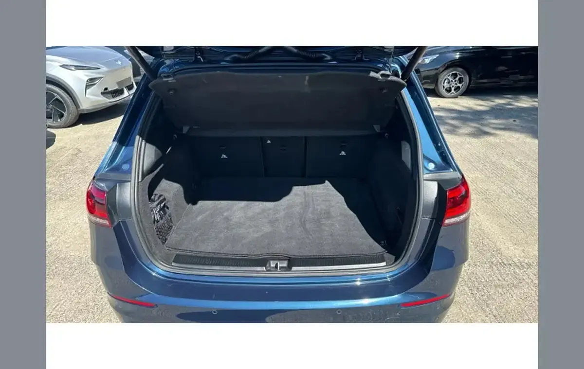 Used Mercedes B180 AMG Line Premium 134 HP (98 kW) 2020 Blue Hatchback