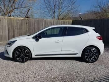 Used Renault Clio V Techno 90 HP (66 kW) 2022 White Hatchback