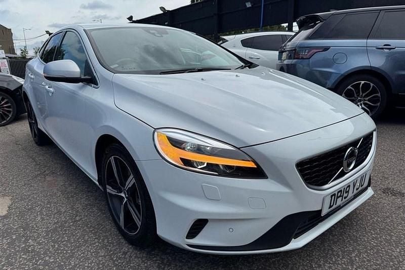 White Used 2019 Volvo V40 R-Design Estate | £11,699 (Fair price) - Image 1/1