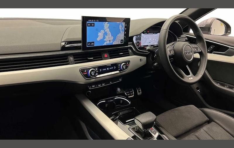 Used Audi A4 S-Line 200 HP (147 kW) 2024 Grey Estate