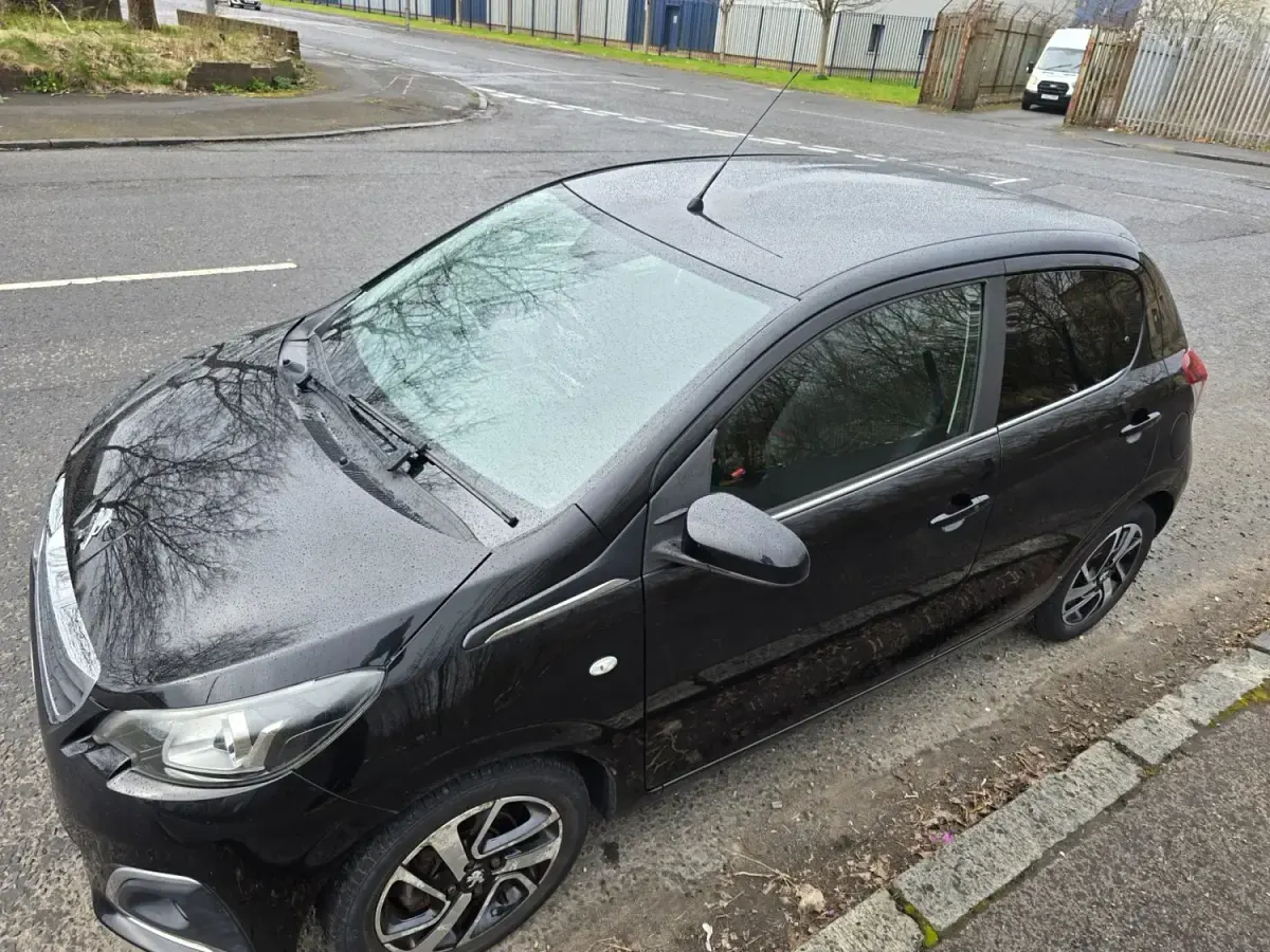 Używany Peugeot 108 Allure 82 KM (60 kW) 2015 Czarny Hatchback