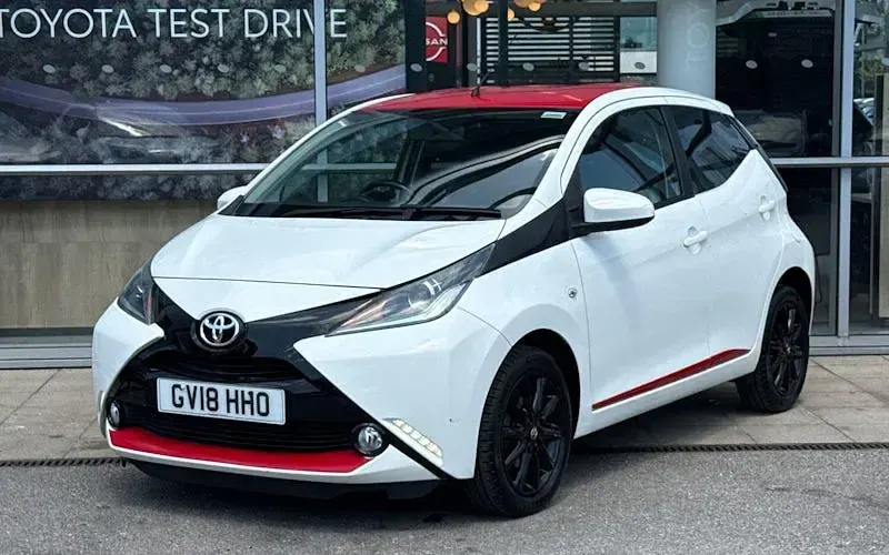 Used Toyota Aygo x-press 69 HP (50 kW) 2018 White Hatchback