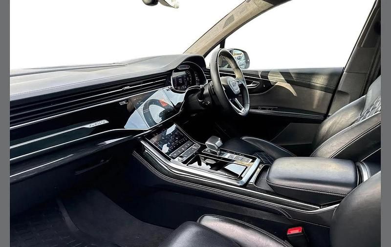 Used Audi Q7 Comfort 281 HP (206 kW) 2023 White SUV