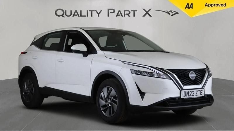 White Used 2022 Nissan Qashqai Acenta Premium SUV | £12,980 (Super price) - Image 1/4