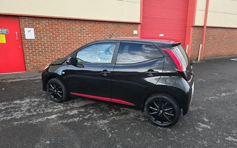 Gebraucht Toyota Aygo x-press 72 PS (52 kW) 2019 Schwarz Kleinwagen