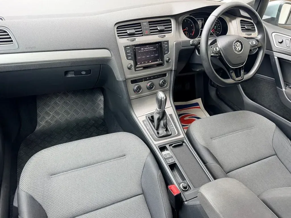 Used VW Golf VII SE 122 HP (89 kW) 2014 Silver Estate