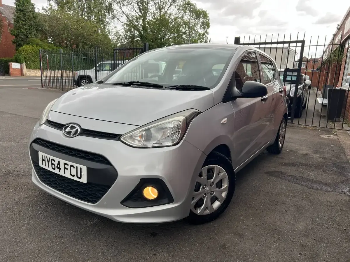 Used Hyundai i10 67 HP (49 kW) 2014 Silver Hatchback
