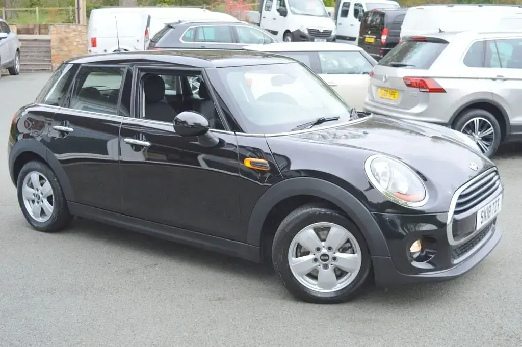 Used Mini Cooper Hatch 136 HP (100 kW) 2018 Black Hatchback