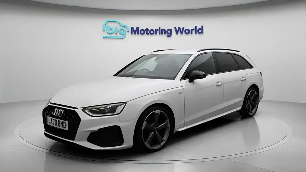 Usado Audi A4 Black Edition 150 HP (110 kW) 2021 Branco Carrinha