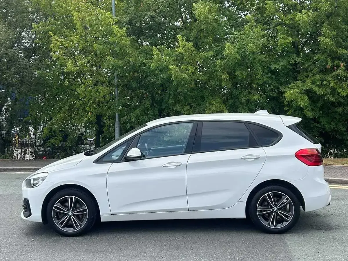 Used BMW 220 Active Tourer Sport Line 189 HP (139 kW) 2019 White MPV
