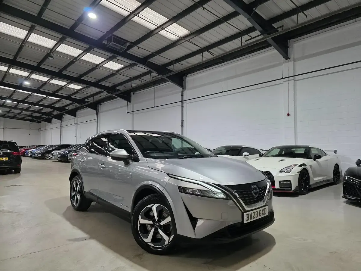 Used Nissan Qashqai N-Connecta 190 HP (139 kW) 2023 Silver SUV