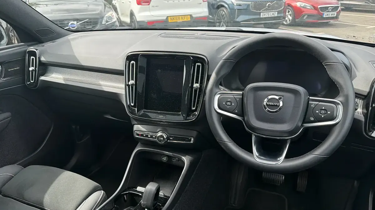 Used Volvo XC40 Ultimate 163 HP (119 kW) 2024 Blue SUV