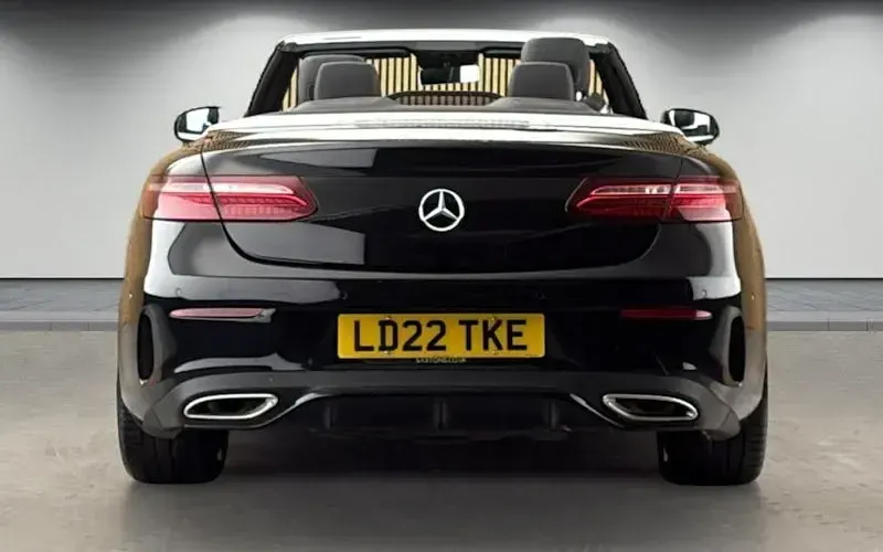 Gebraucht Mercedes E300 AMG line 258 PS (189 kW) 2022 Schwarz Cabrio