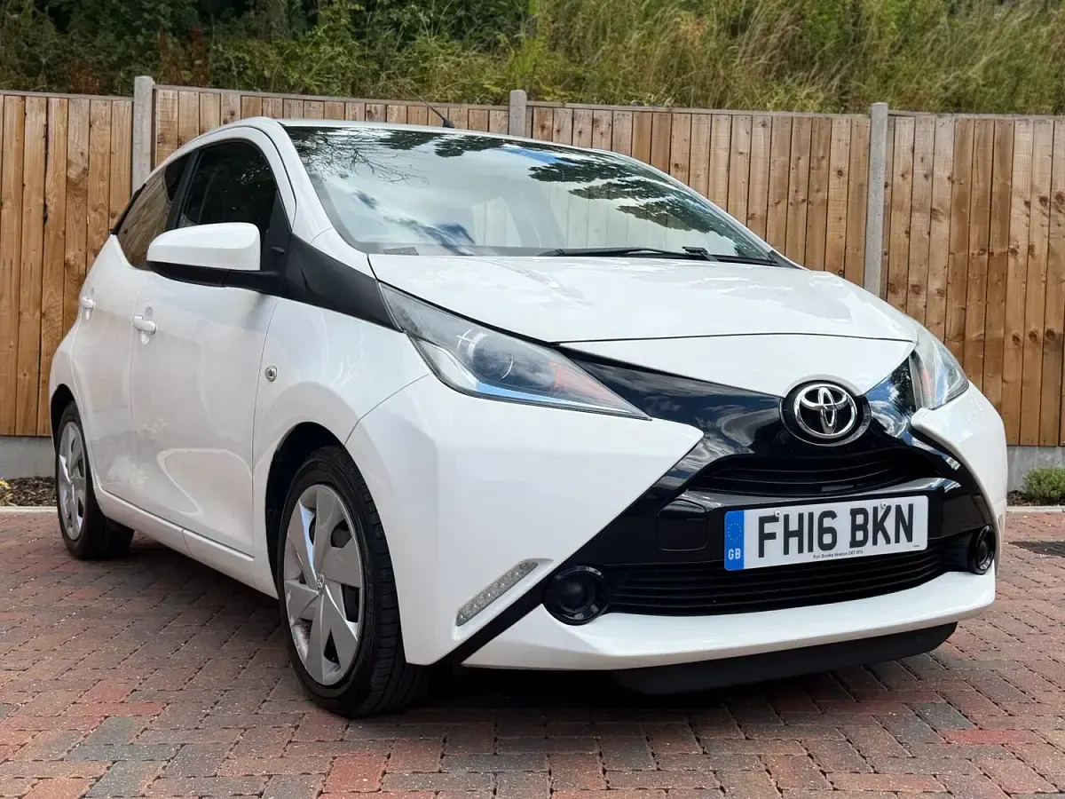 Used Toyota Aygo X-play 2016 White Hatchback
