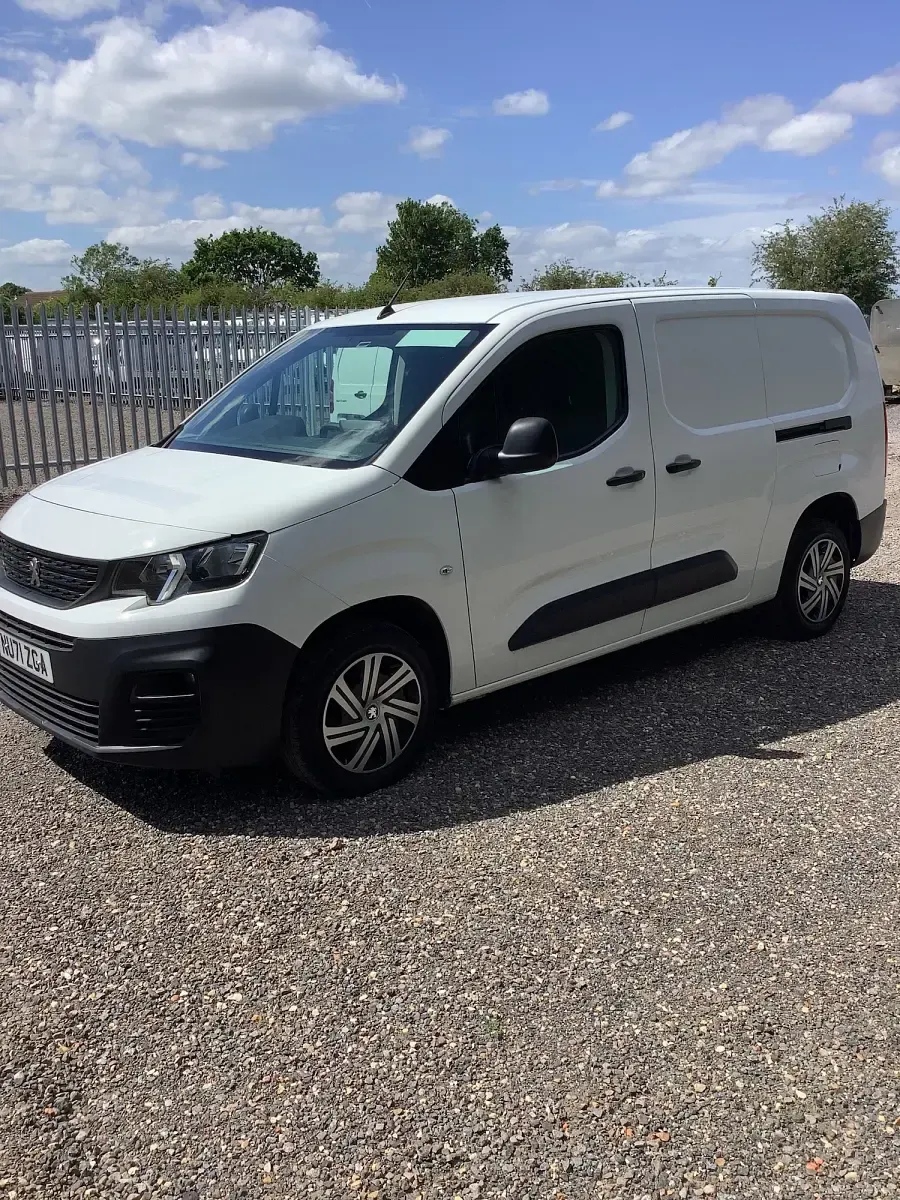 Used Peugeot Partner Premium 131 HP (96 kW) 2021 White MPV