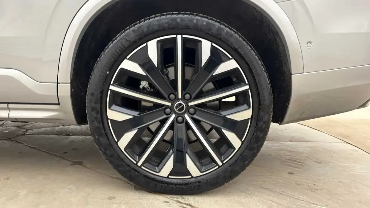 Used Volvo XC90 Plus 247 HP (181 kW) 2025 SUV