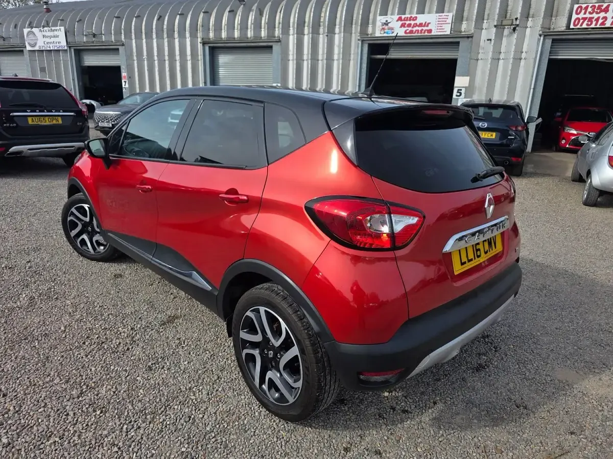 Used Renault Captur Signature 90 HP (66 kW) 2016 Red/black SUV