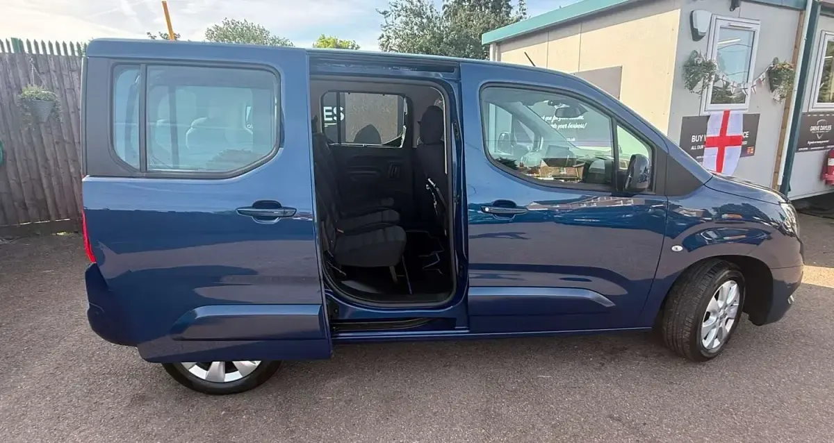 Used Vauxhall Combo 2019 Blue MPV