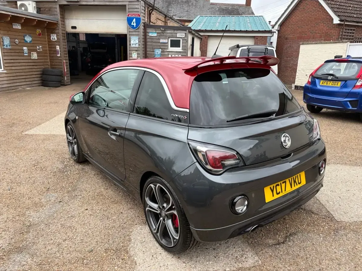 Usado Vauxhall Adam S 2017 Gris Utilitario