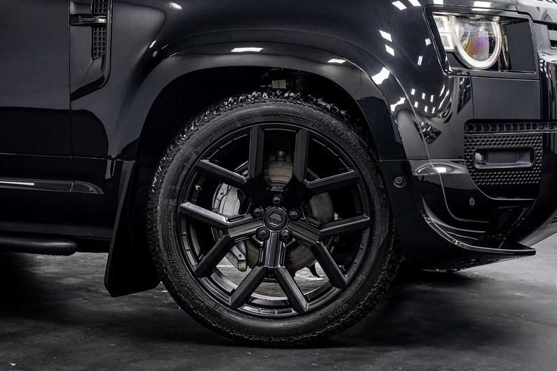 Used Land Rover Defender HSE Dynamic 350 HP (257 kW) 2024 Black Estate