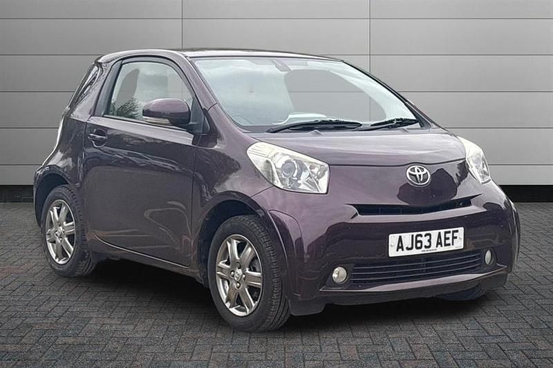 Used Toyota iQ 68 HP (50 kW) 2014 Deep amethyst Hatchback
