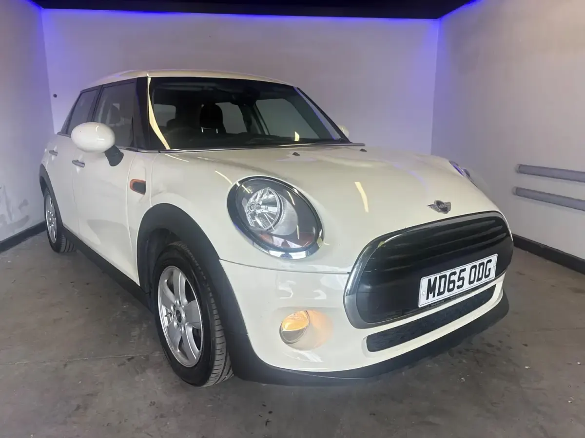 Used Mini ONE Hatch 102 HP (75 kW) 2015 White Hatchback