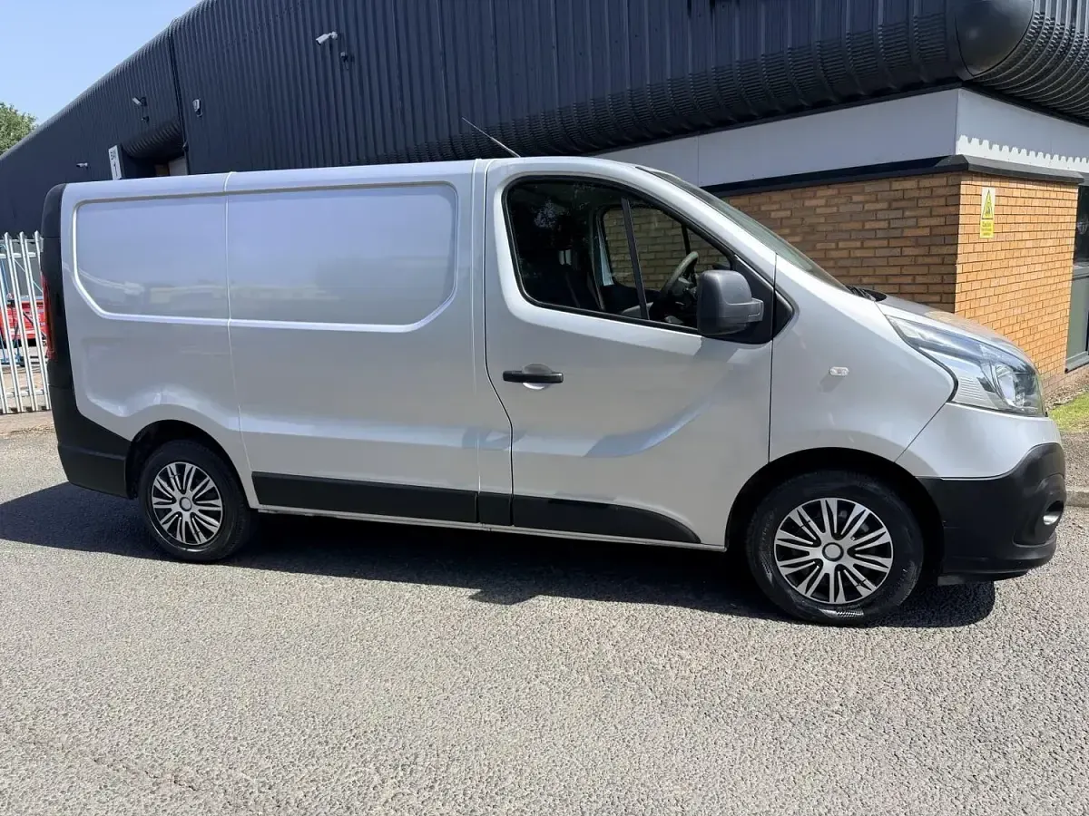 Used Renault Trafic Business 2015 Silver MPV