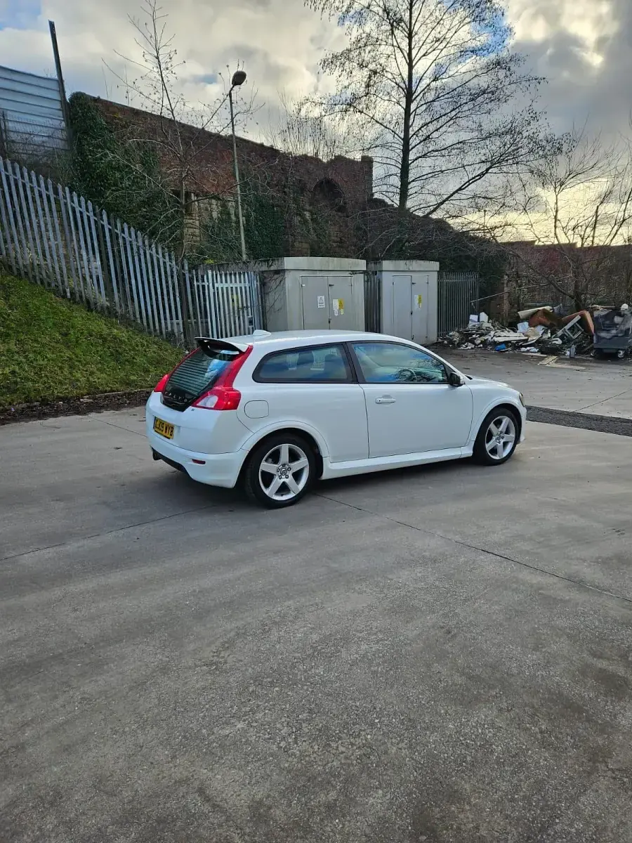 Usado Volvo C30 R-Design 100 HP (73 kW) 2009 Branco Citadino