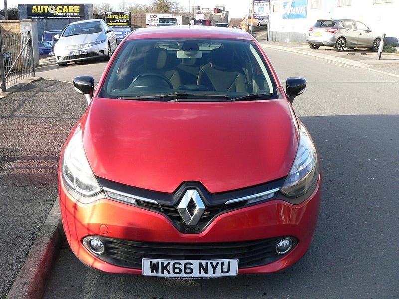 Used Renault Clio IV Dynamique 2016 Red Hatchback