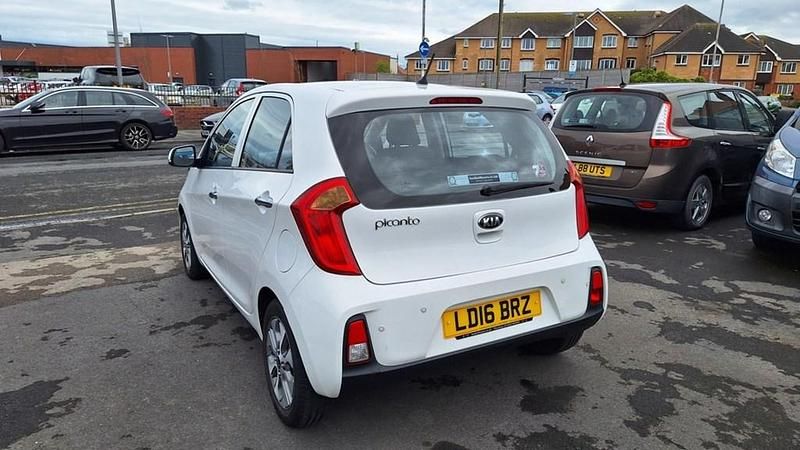 Used Kia Picanto 84 HP (61 kW) 2016 White Hatchback