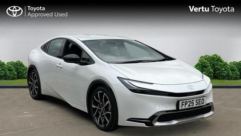 Used Toyota Prius 223 HP (164 kW) 2025 White Hatchback