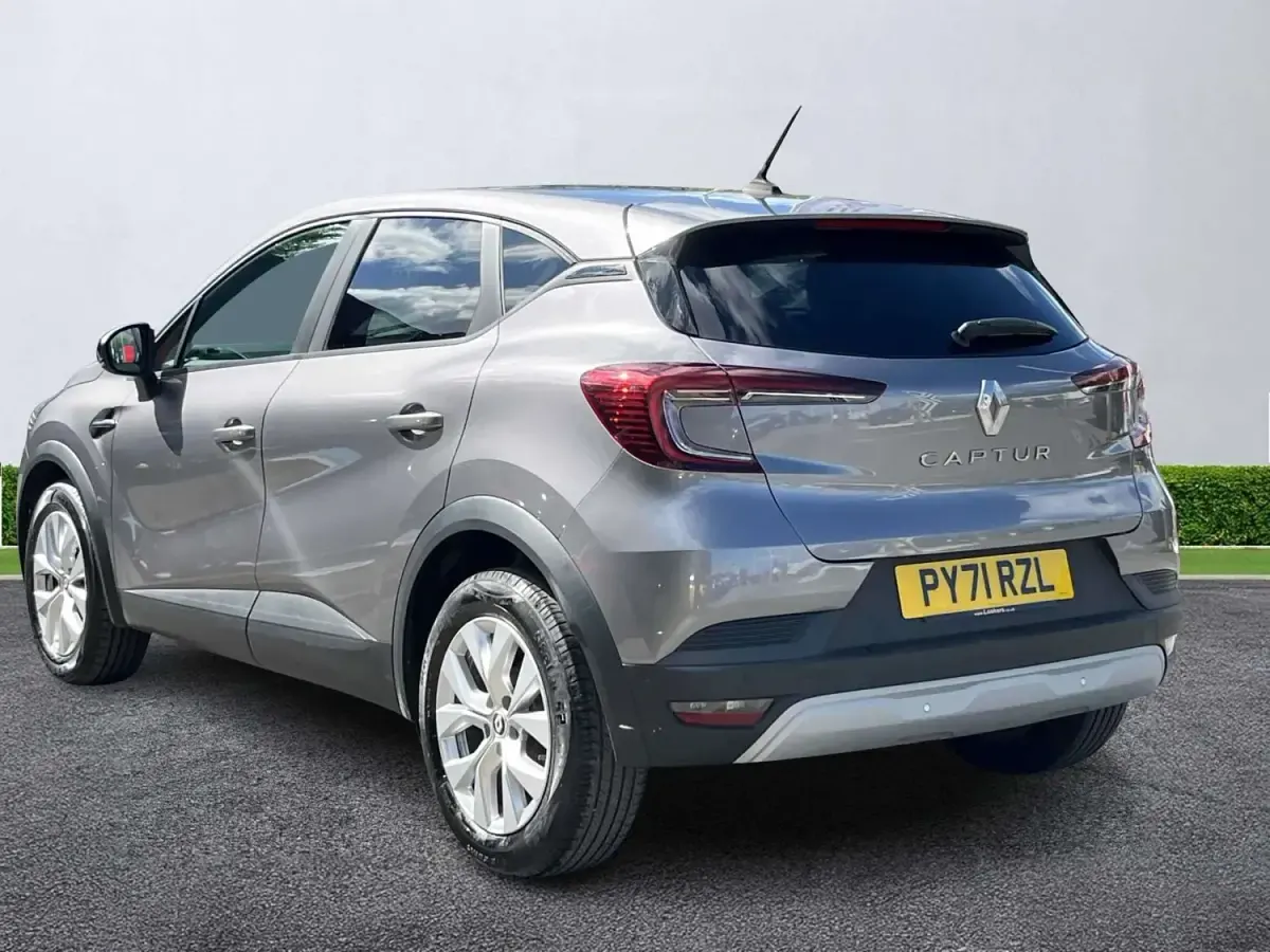 Usado Renault Captur Iconic 91 CV (66 kW) 2021 Gris SUV