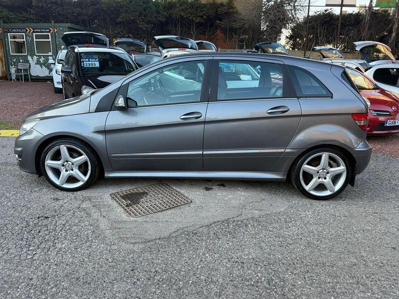 Begagnad Mercedes B180 109 HK (80 kW) 2011 Grå Minibuss