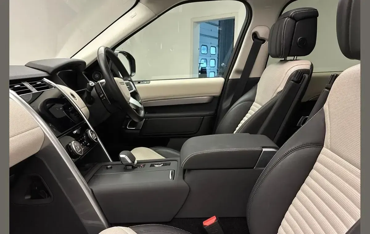 Used Land Rover Discovery HSE Dynamic 344 HP (253 kW) 2025 Silver SUV