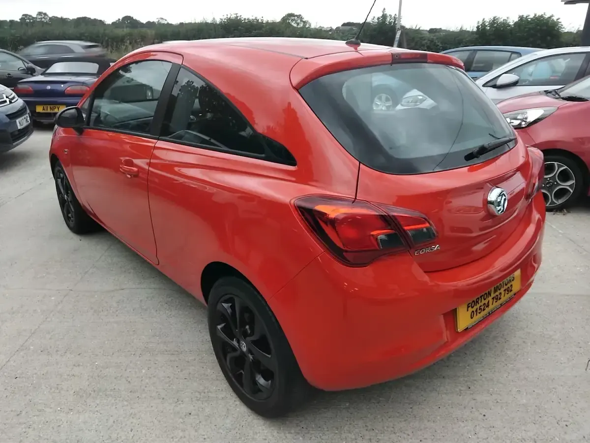 Used Vauxhall Corsa SRi 100 HP (73 kW) 2015 White Hatchback