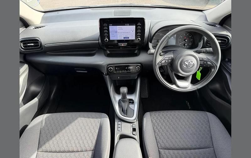 Used Toyota Yaris Hybrid 113 HP (83 kW) 2023 Silver Hatchback