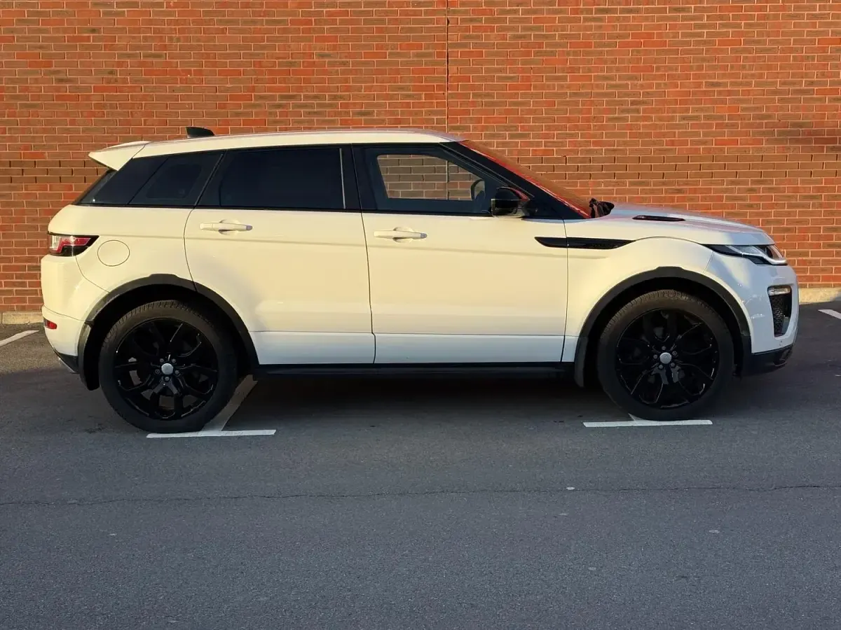 Used Land Rover Range Rover evoque HSE Dynamic 2017 White Estate