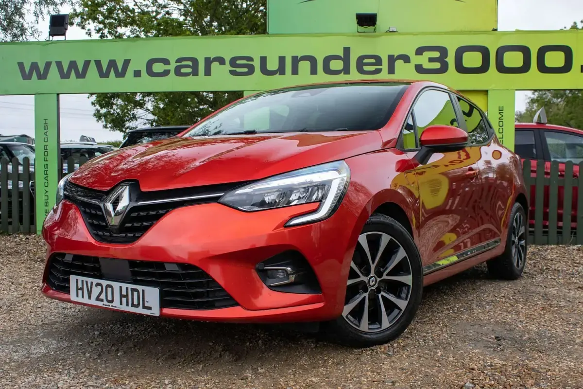 Used Renault Clio Iconic 85 HP (62 kW) 2020 Red Hatchback