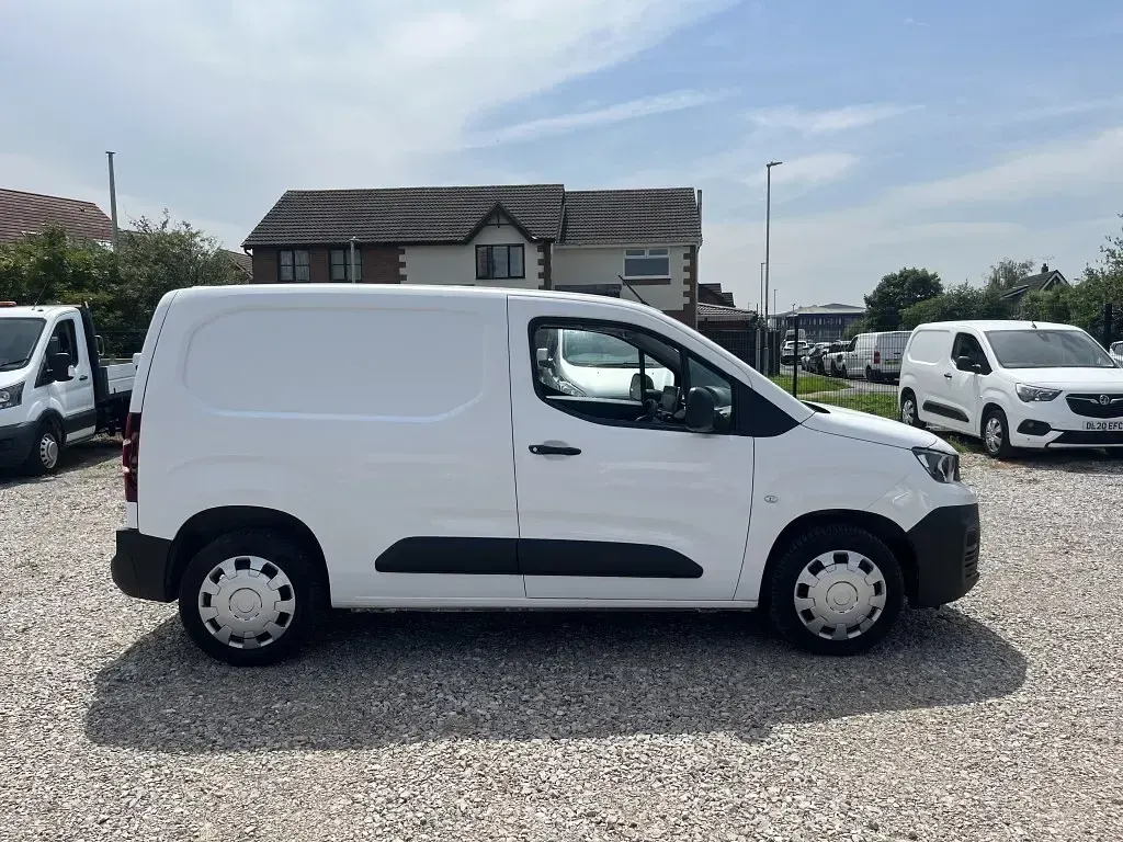 Second-hand Peugeot Partner 131 CP (96 kW) 2020 Alb Monovolum