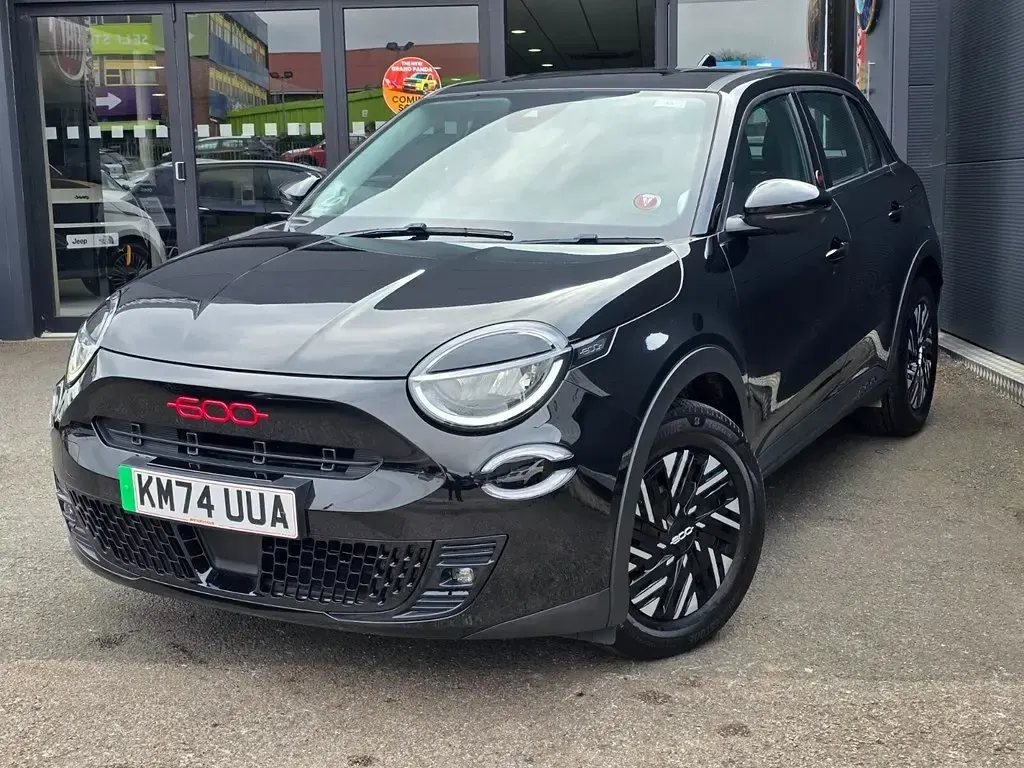 Usado Fiat 600 Red 114 kW (156 HP) 2024 Preto Citadino