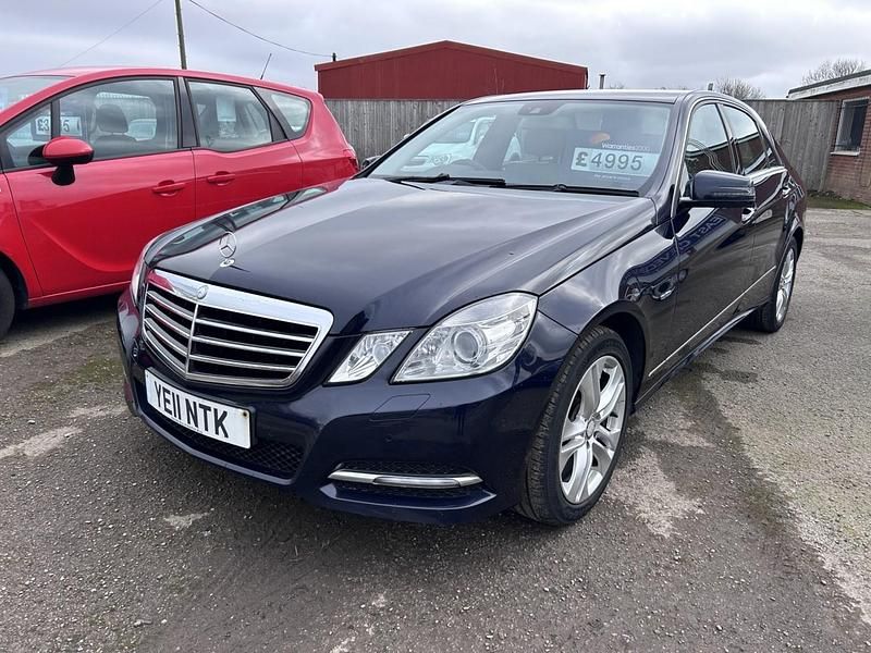Usado Mercedes E220 Avantgarde 2011 Azul Berlina
