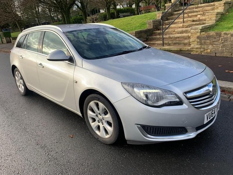 Used Vauxhall Insignia 140 HP (102 kW) 2014 Silver Estate