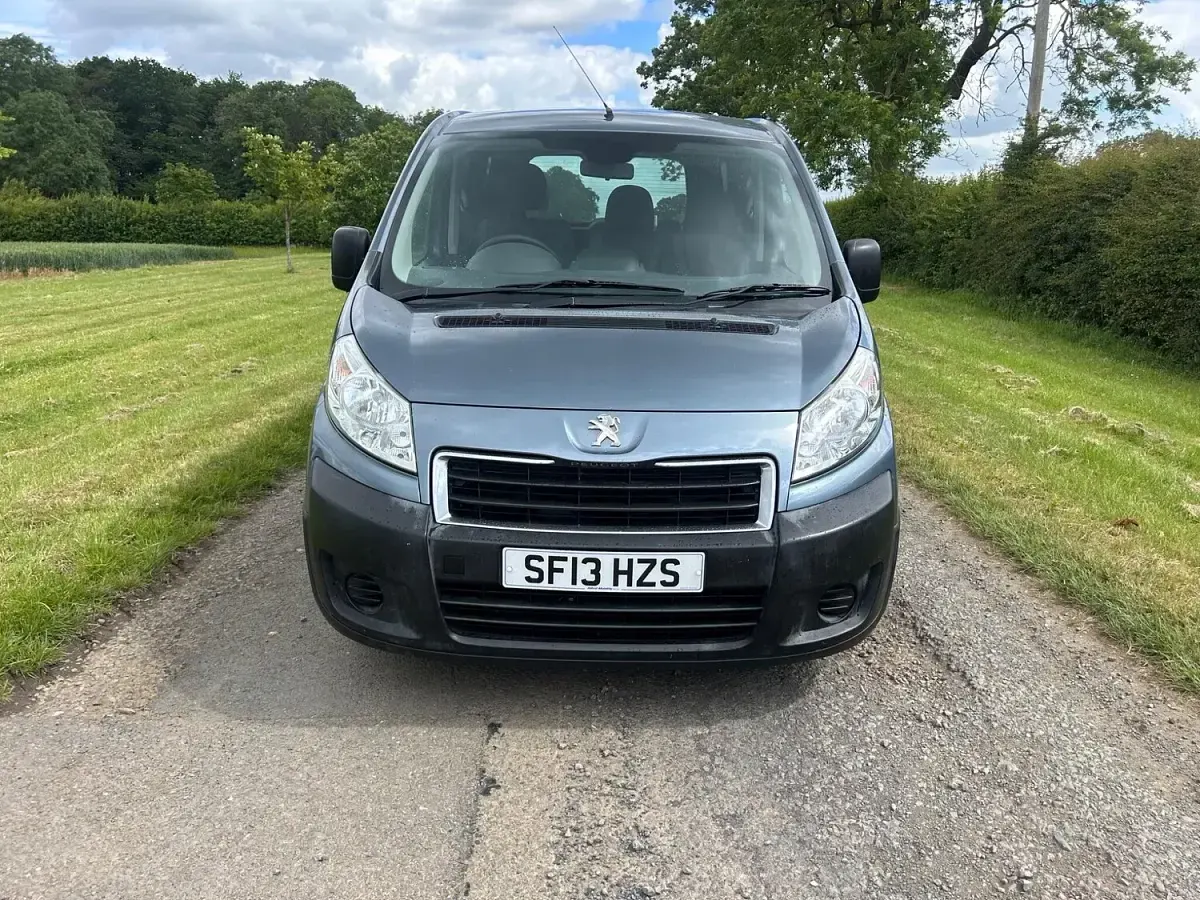Used Peugeot TePee Comfort 98 HP (72 kW) 2013 Grey MPV